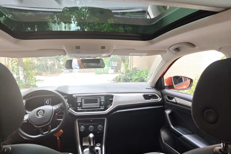 Used Volkswagen T-ROC 2018 230TSI DSG Two-Wheel Drive Advanced Version China V Standard Headliner