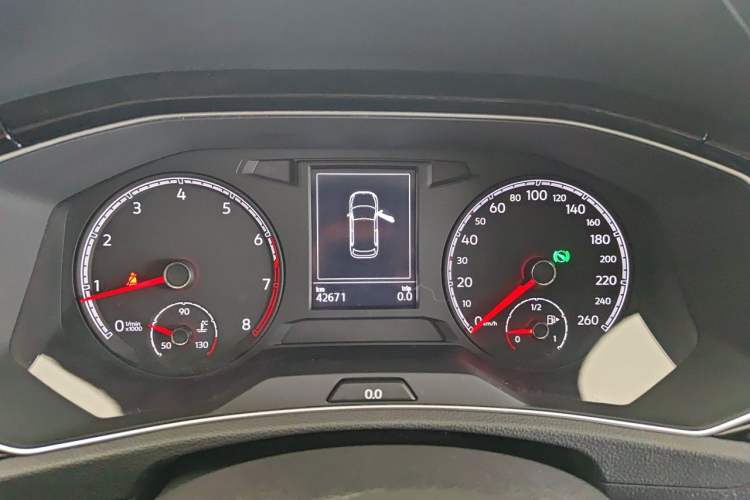 Used Volkswagen T-ROC 2018 280TSI DSG Two-Wheel-Drive Comfort Version China V Standard Instrument Cluster