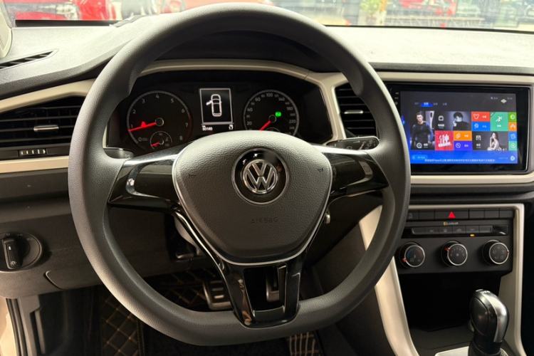 Used Volkswagen T-ROC 2018 230TSI DSG Two-Wheel Drive Fashion Edition China V Standard Interior 2