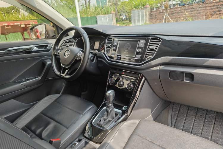Used Volkswagen T-ROC 2018 280TSI DSG Two-Wheel-Drive Comfort Version China V Standard Interior 3