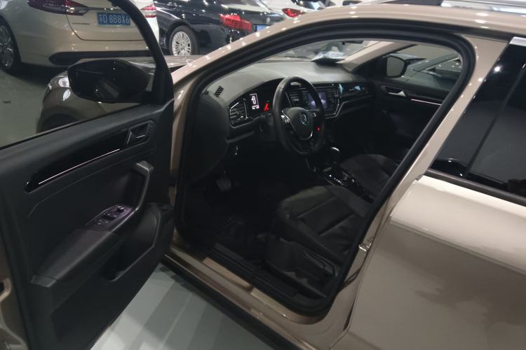 Used Volkswagen T-ROC 2018 280TSI DSG Two-Wheel-Drive Comfort Version China V Standard Interior 3