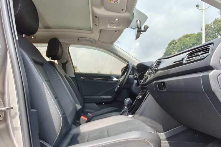 Used Volkswagen T-ROC 2018 280TSI DSG Two-Wheel-Drive Comfort Version China V Standard Interior 8