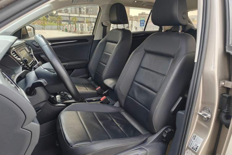 Used Volkswagen T-ROC 2018 280TSI DSG Two-Wheel-Drive Comfort Version China V Standard Left Front Seat