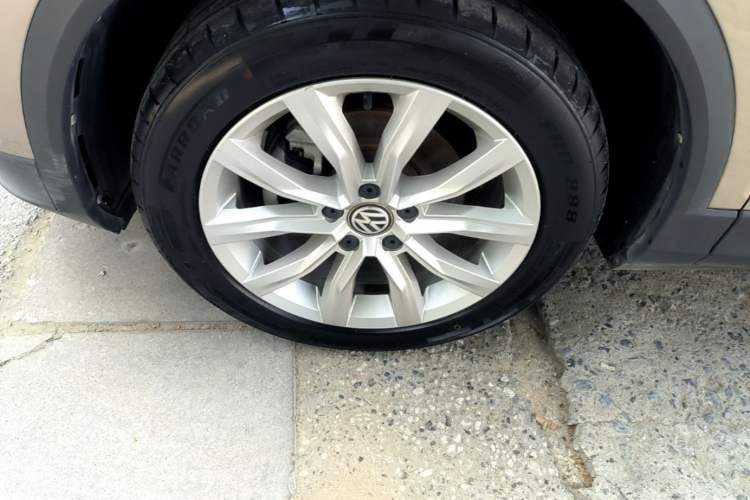 Used Volkswagen T-ROC 2018 230TSI DSG Two-Wheel Drive Advanced Version China V Standard Left Front Wheel Hub