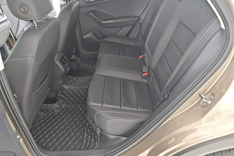 Used Volkswagen T-ROC 2018 280TSI DSG Two-Wheel-Drive Comfort Version China V Standard Left Rear Seat