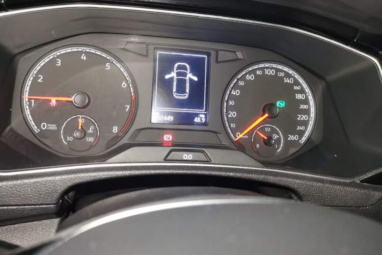 Used Volkswagen T-ROC 2018 280TSI DSG Two-Wheel-Drive Comfort Version China V Standard Odometer Close Up