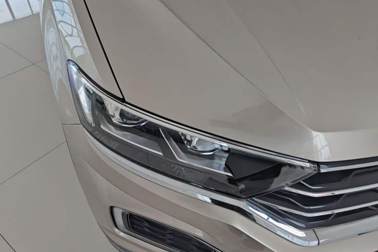 Used Volkswagen T-ROC 2018 280TSI DSG Two-Wheel-Drive Comfort Version China V Standard Right Front Headlight