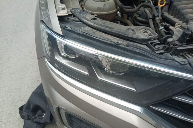 Used Volkswagen T-ROC 2018 280TSI DSG Four-Wheel Drive Luxury Version China V Emission Standard Right Front Headlight