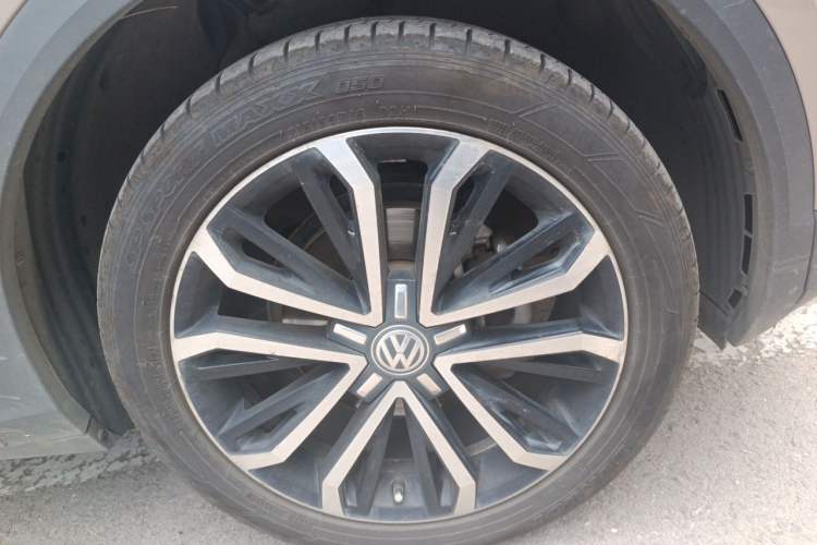 Used Volkswagen T-ROC 2018 280TSI DSG Four-Wheel Drive Luxury Version China V Emission Standard Right Front Wheel Hub