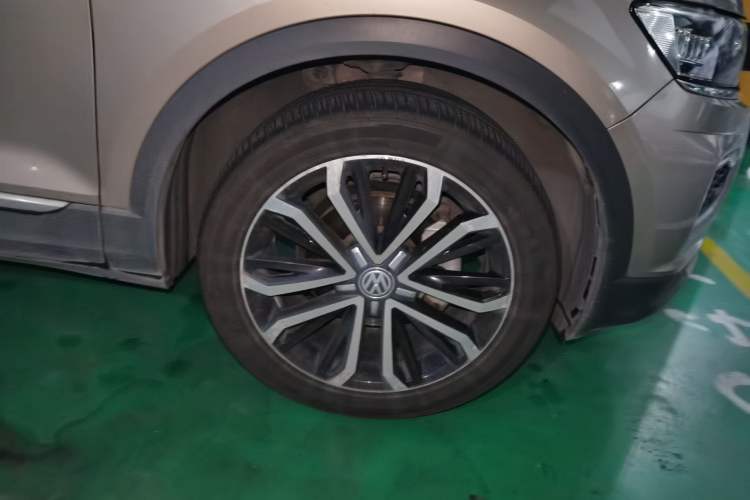 Used Volkswagen T-ROC 2018 280TSI DSG Two-Wheel-Drive Comfort Version China V Standard Right Front Wheel Hub