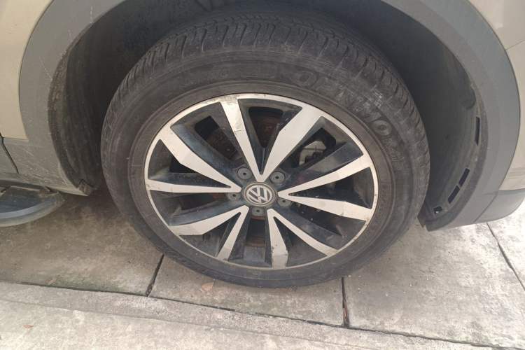 Used Volkswagen T-ROC 2018 280TSI DSG Two-Wheel-Drive Comfort Version China V Standard Right Front Wheel Hub