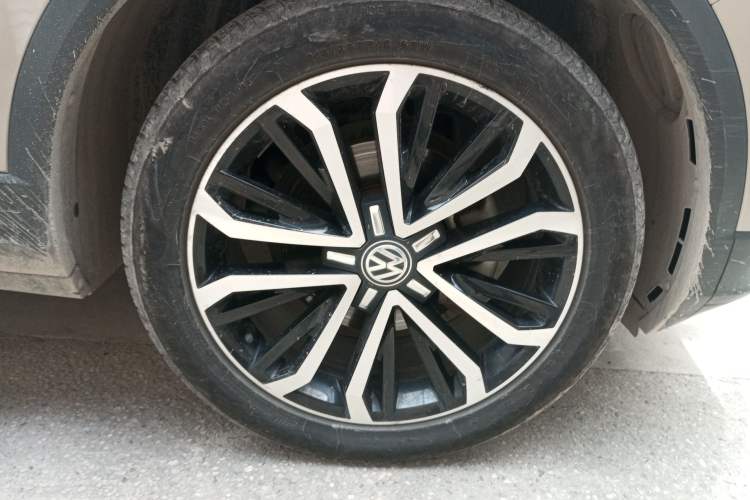 Used Volkswagen T-ROC 2018 280TSI DSG Two-Wheel Drive Comfort Version China VI Standard Right Front Wheel Hub