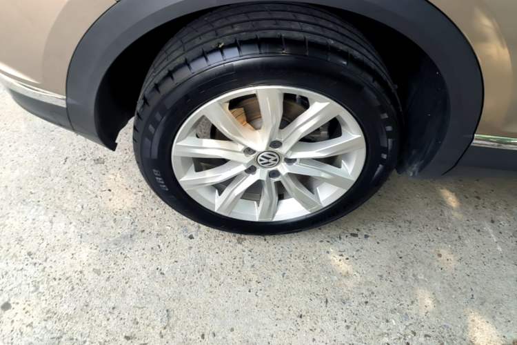 Used Volkswagen T-ROC 2018 230TSI DSG Two-Wheel Drive Advanced Version China V Standard Right Rear Wheel Hub