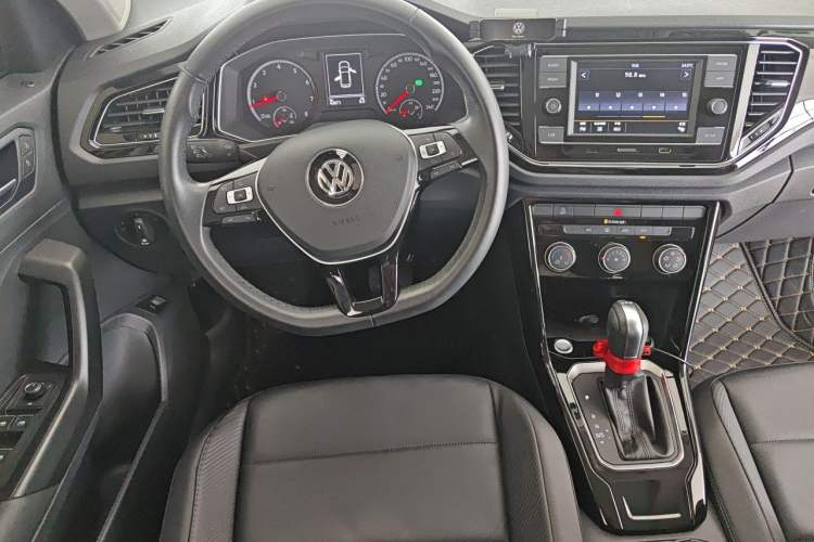 Used Volkswagen T-ROC 2018 280TSI DSG Two-Wheel-Drive Comfort Version China V Standard Steering Wheel