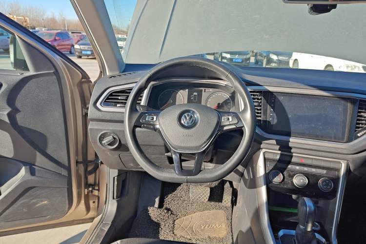Used Volkswagen T-ROC 2018 230TSI DSG Two-Wheel Drive Advanced Version China V Standard Steering Wheel