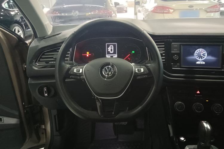 Used Volkswagen T-ROC 2018 280TSI DSG Two-Wheel-Drive Comfort Version China V Standard Steering Wheel
