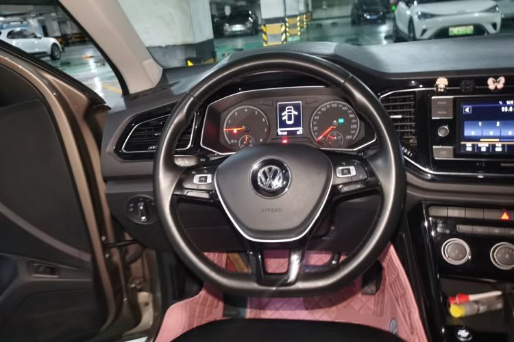 Used Volkswagen T-ROC 2018 280TSI DSG Two-Wheel-Drive Comfort Version China V Standard Steering Wheel