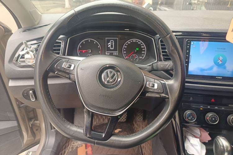 Used Volkswagen T-ROC 2018 280TSI DSG Two-Wheel-Drive Comfort Version China V Standard Steering Wheel