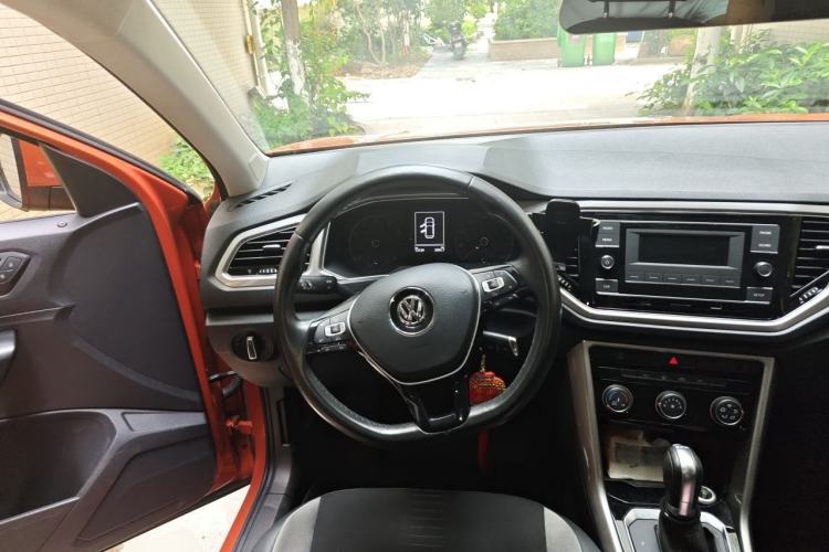Used Volkswagen T-ROC 2018 230TSI DSG Two-Wheel Drive Advanced Version China V Standard Steering Wheel