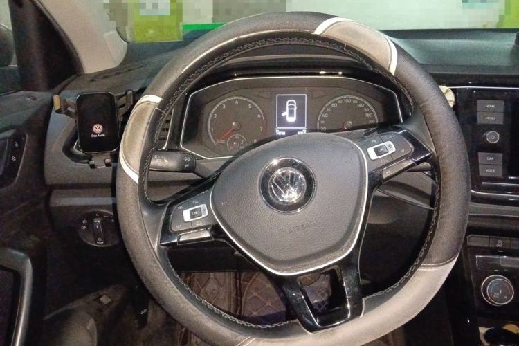 Used Volkswagen T-ROC 2018 280TSI DSG Two-Wheel Drive Comfort Version China VI Standard Steering Wheel