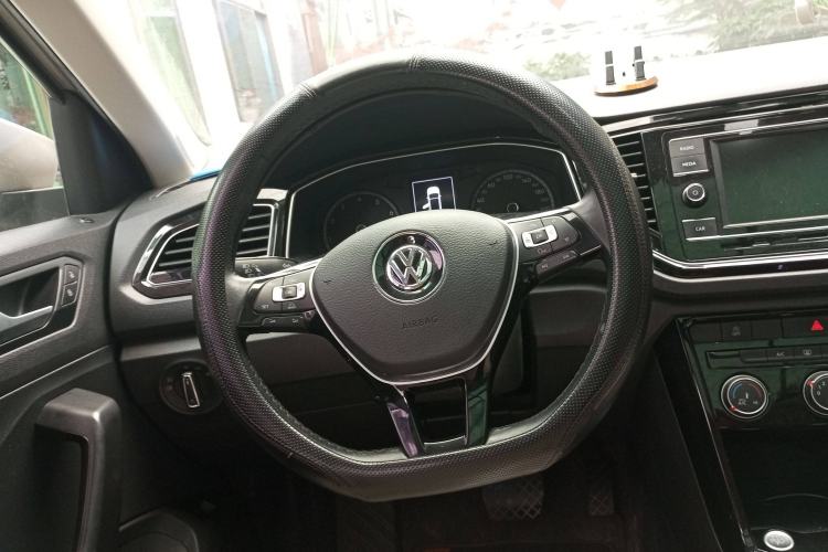 Used Volkswagen T-ROC 2018 280TSI DSG Two-Wheel Drive Comfort Version China VI Standard Steering Wheel