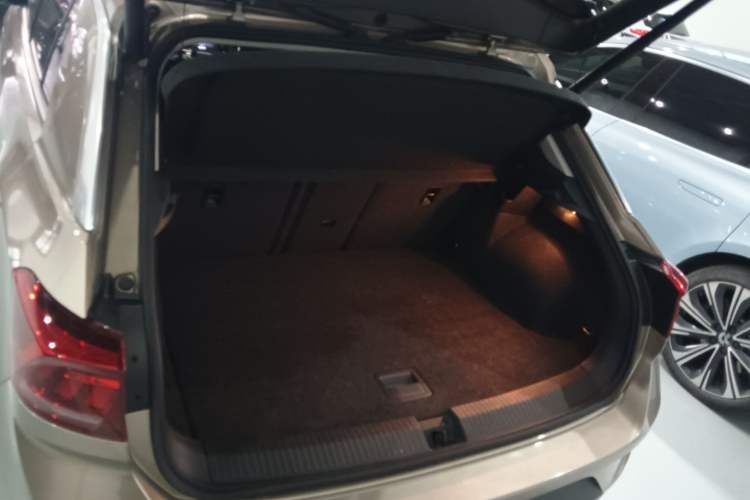 Used Volkswagen T-ROC 2018 280TSI DSG Two-Wheel-Drive Comfort Version China V Standard Trunk