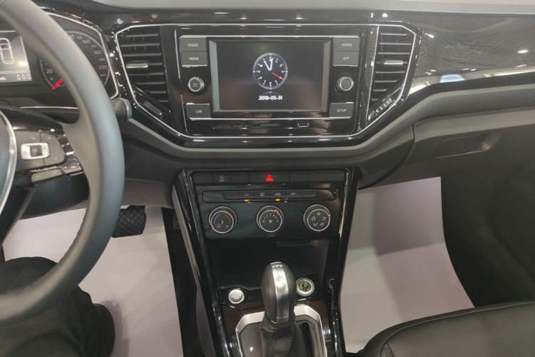 Used Volkswagen T-ROC 2018 280TSI DSG Two-Wheel-Drive Comfort Version China V Standard Audio And AC Panel