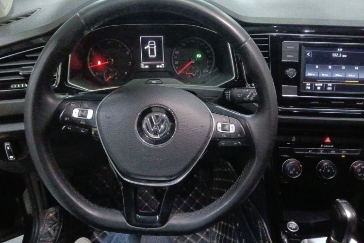Used Volkswagen T-ROC 2018 280TSI DSG Two-Wheel-Drive Comfort Version China V Standard Center Console