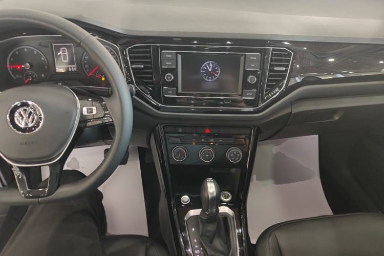 Used Volkswagen T-ROC 2018 280TSI DSG Two-Wheel-Drive Comfort Version China V Standard Center Console