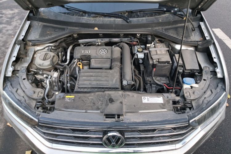Used Volkswagen T-ROC 2018 280TSI DSG Two-Wheel Drive Advanced Version China V Emission Standard Engine Bay