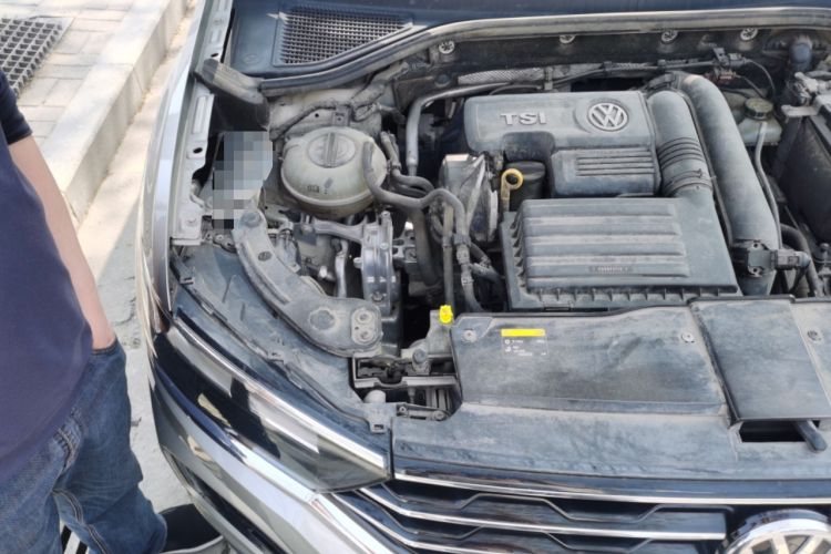 Used Volkswagen T-ROC 2018 280TSI DSG Two-Wheel Drive Advanced Version China V Emission Standard Engine Bay Right