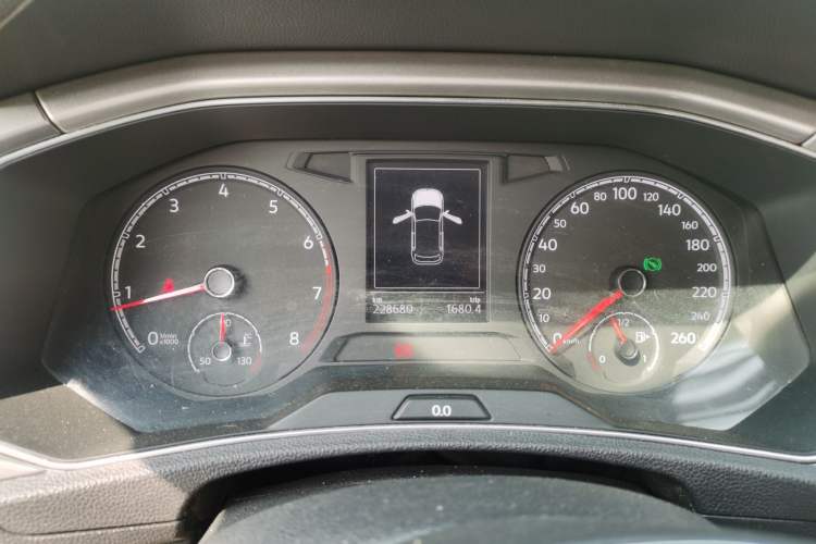 Used Volkswagen T-ROC 2018 280TSI DSG Two-Wheel Drive Advanced Version China V Emission Standard Instrument Cluster