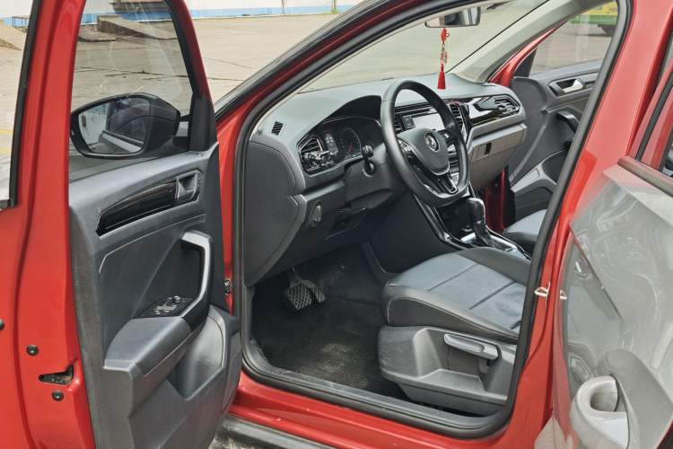 Used Volkswagen T-ROC 2018 280TSI DSG Two-Wheel-Drive Comfort Version China V Standard Interior 2