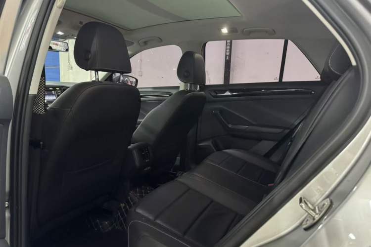 Used Volkswagen T-ROC 2018 280TSI DSG Two-Wheel-Drive Comfort Version China V Standard Interior 3