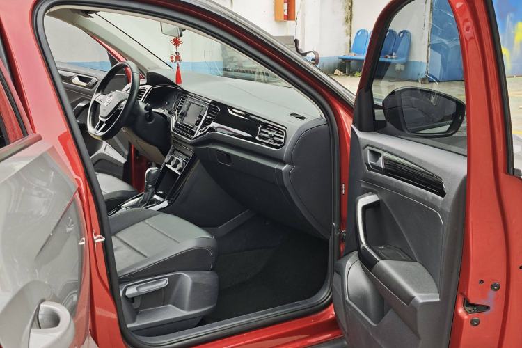 Used Volkswagen T-ROC 2018 280TSI DSG Two-Wheel-Drive Comfort Version China V Standard Interior 4