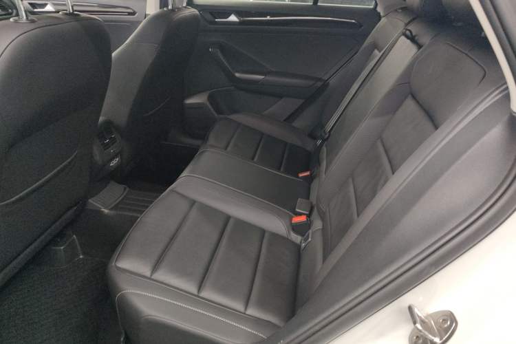 Used Volkswagen T-ROC 2018 280TSI DSG Two-Wheel-Drive Comfort Version China V Standard Interior 4