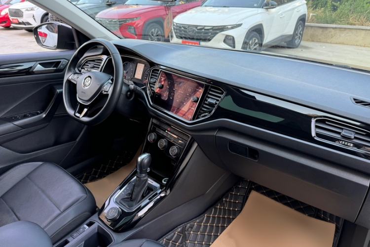 Used Volkswagen T-ROC 2018 280TSI DSG Four-Wheel Drive Comfort Version China V Standard Interior 4