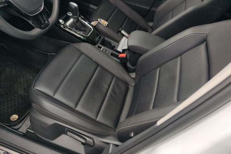 Used Volkswagen T-ROC 2018 280TSI DSG Two-Wheel-Drive Comfort Version China V Standard Left Front Seat