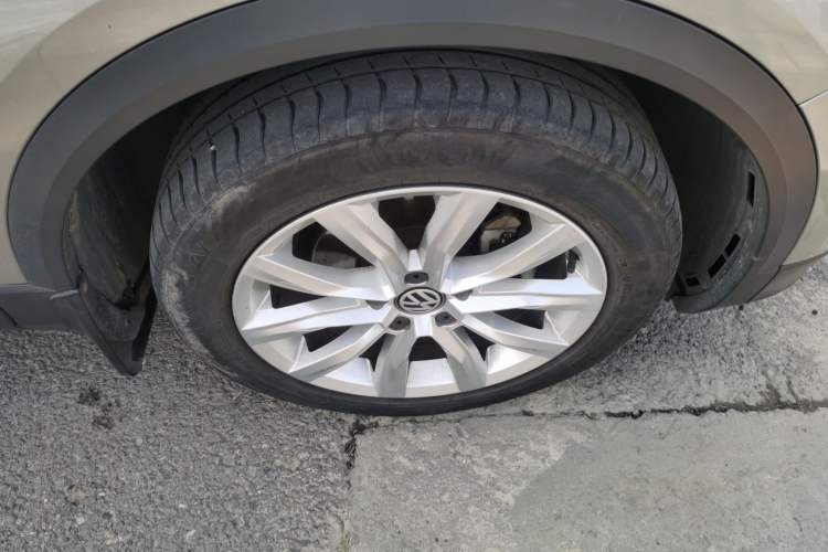 Used Volkswagen T-ROC 2018 280TSI DSG Two-Wheel Drive Advanced Version China V Emission Standard Right Front Wheel Hub