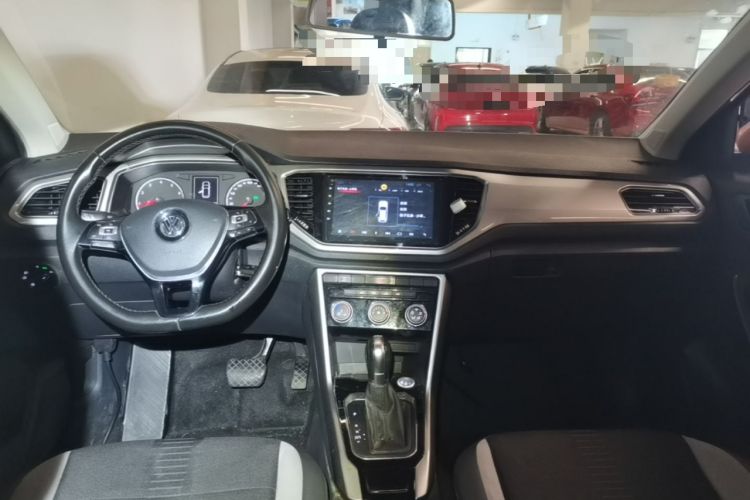 Used Volkswagen T-ROC 2018 280TSI DSG Two-Wheel Drive Advanced Version China V Emission Standard Center Console