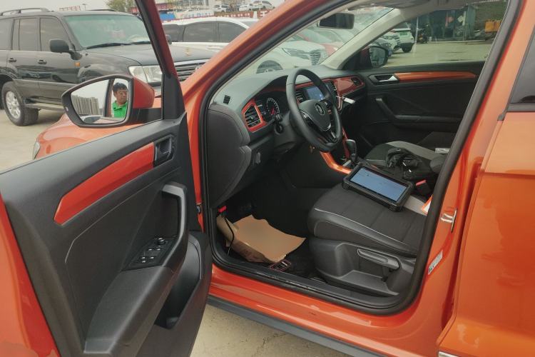 Used Volkswagen T-ROC 2018 280TSI DSG Two-Wheel Drive Advanced Version China V Emission Standard Driver Seat