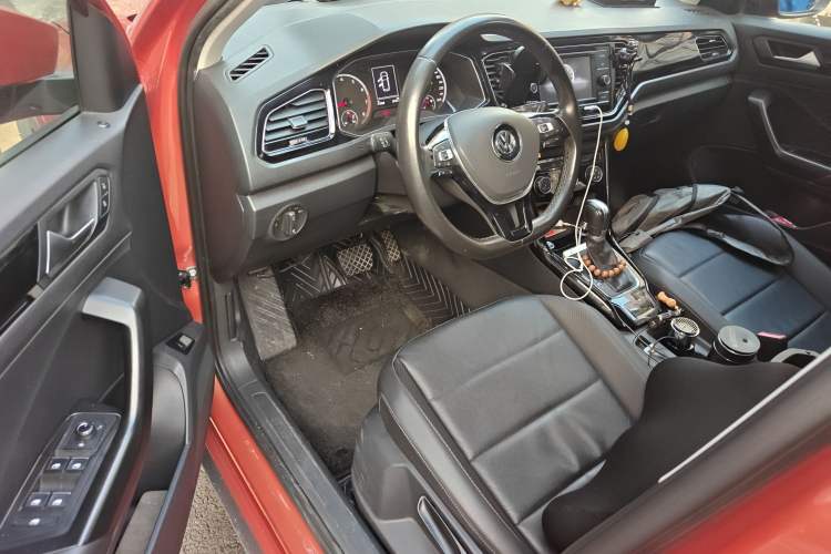 Used Volkswagen T-ROC 2018 280TSI DSG Two-Wheel Drive Comfort Version China VI Standard Driver Seat