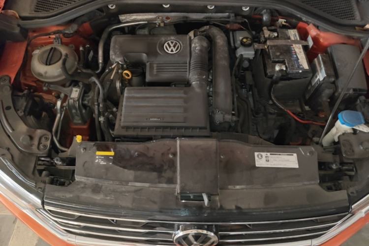 Used Volkswagen T-ROC 2018 280TSI DSG Two-Wheel-Drive Luxury Version China V Emission Standard Engine Bay