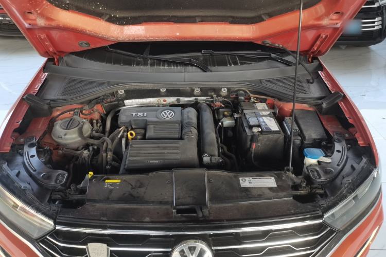 Used Volkswagen T-ROC 2018 280TSI DSG Two-Wheel-Drive Comfort Version China V Standard Engine Bay