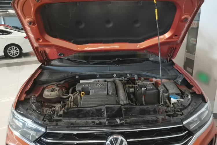 Used Volkswagen T-ROC 2018 280TSI DSG Two-Wheel Drive Advanced Version China V Emission Standard Engine Bay