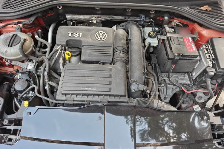 Used Volkswagen T-ROC 2018 280TSI DSG Two-Wheel Drive Comfort Version China VI Standard Engine Bay