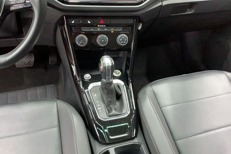 Used Volkswagen T-ROC 2018 280TSI DSG Two-Wheel-Drive Comfort Version China V Standard Gear Lever