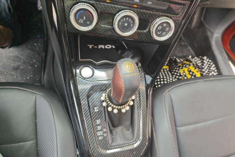 Used Volkswagen T-ROC 2018 280TSI DSG Two-Wheel-Drive Comfort Version China V Standard Gear Lever