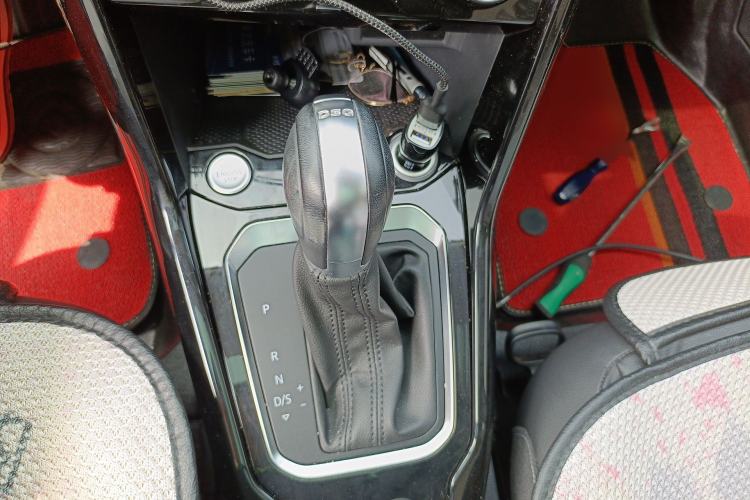 Used Volkswagen T-ROC 2018 280TSI DSG Two-Wheel Drive Comfort Version China VI Standard Gear Lever