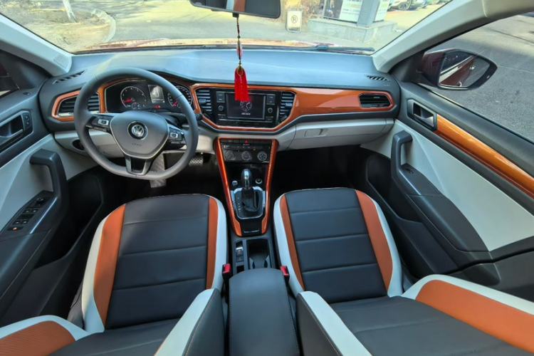 Used Volkswagen T-ROC 2018 280TSI DSG Two-Wheel-Drive Comfort Version China V Standard Interior 1
